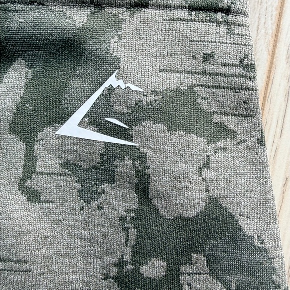 Gymshark Adapt Camo Seamless Leggings - Small - Savanna Green - Picture 3 of 5